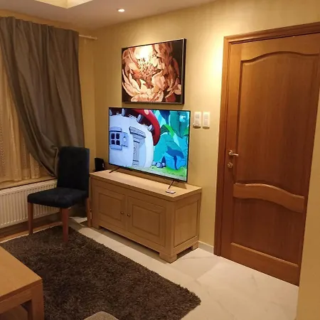 Cosy House With 3 And Garden Near *