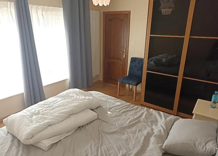 Holiday home Cosy House With 3 And Garden Near