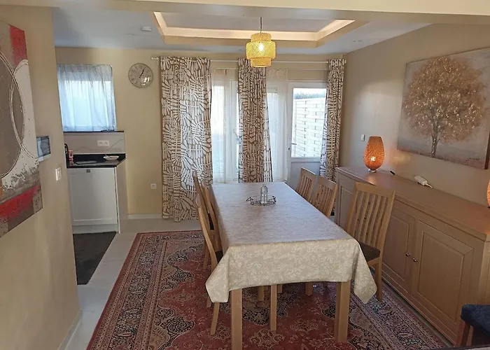 Cosy House With 3 And Garden Near