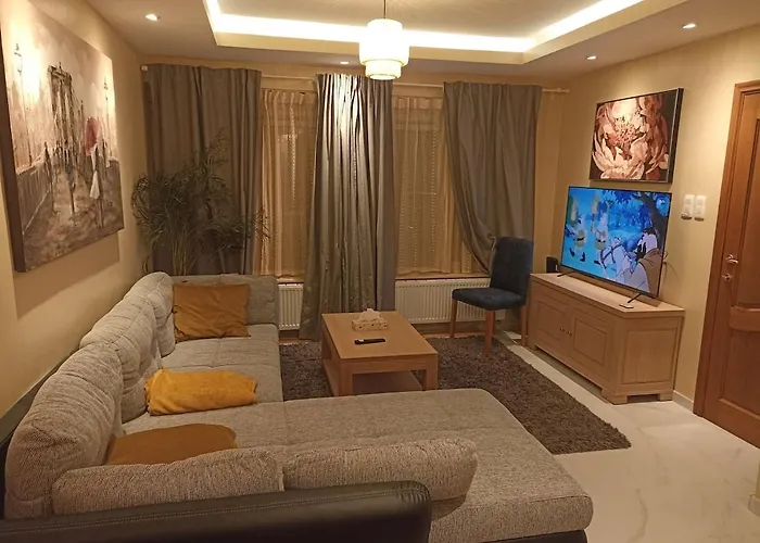 Cosy House With 3 And Garden Near Holiday home