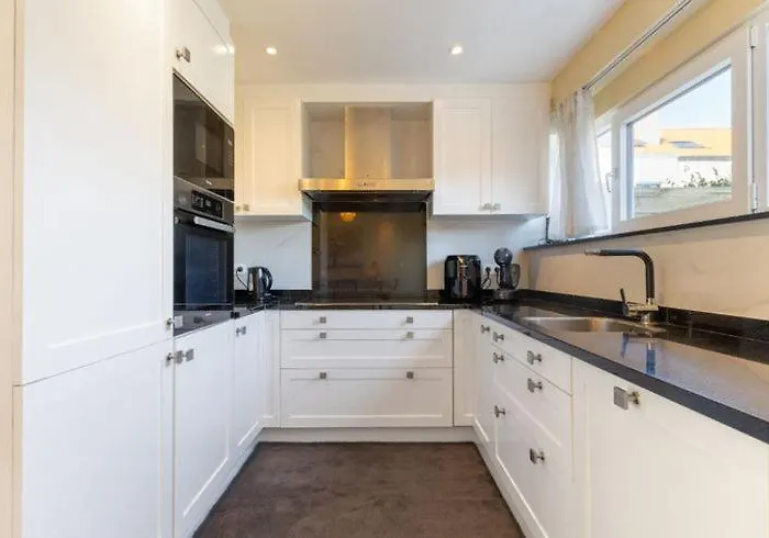 Cosy House With 3 And Garden Near *