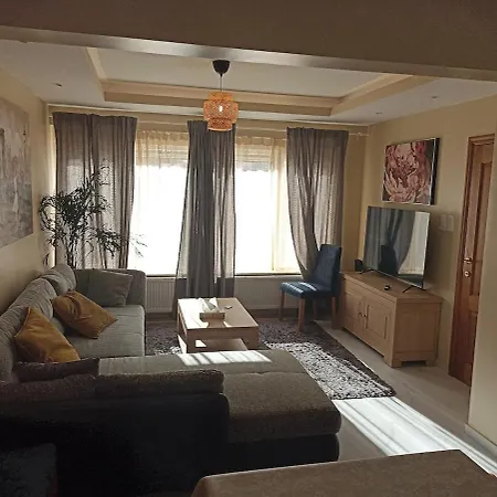 Cosy House With 3 And Garden Near Сasa de vacaciones *