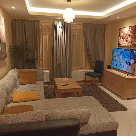 Cosy House With 3 And Garden Near Сasa de vacaciones