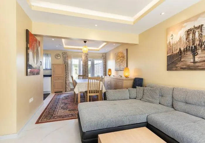 Casa de Férias Cosy House With 3 And Garden Near