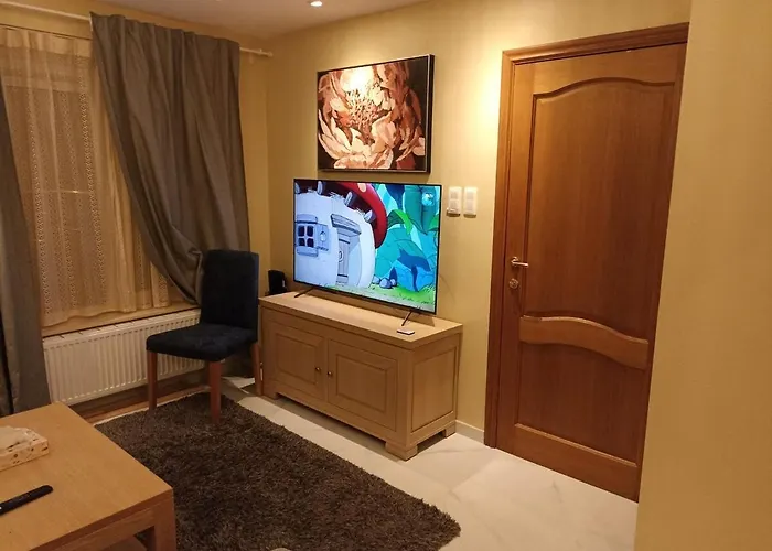 Cosy House With 3 And Garden Near *