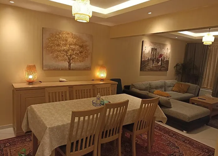 Cosy House With 3 And Garden Near *